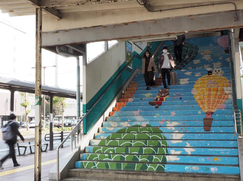 木更津東高生が担当した階段アート