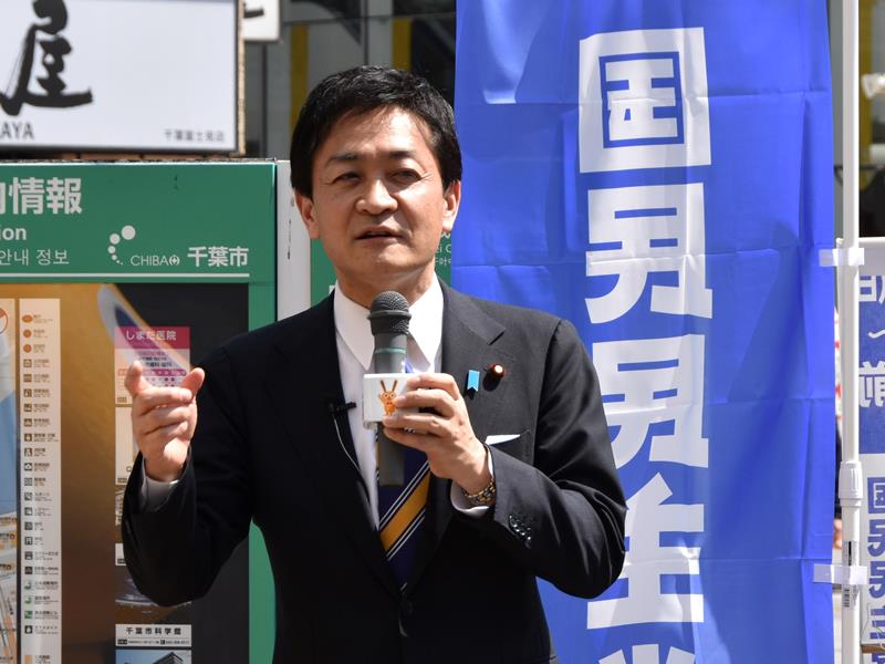 街頭演説する国民民主党の玉木代表＝１０日、千葉市