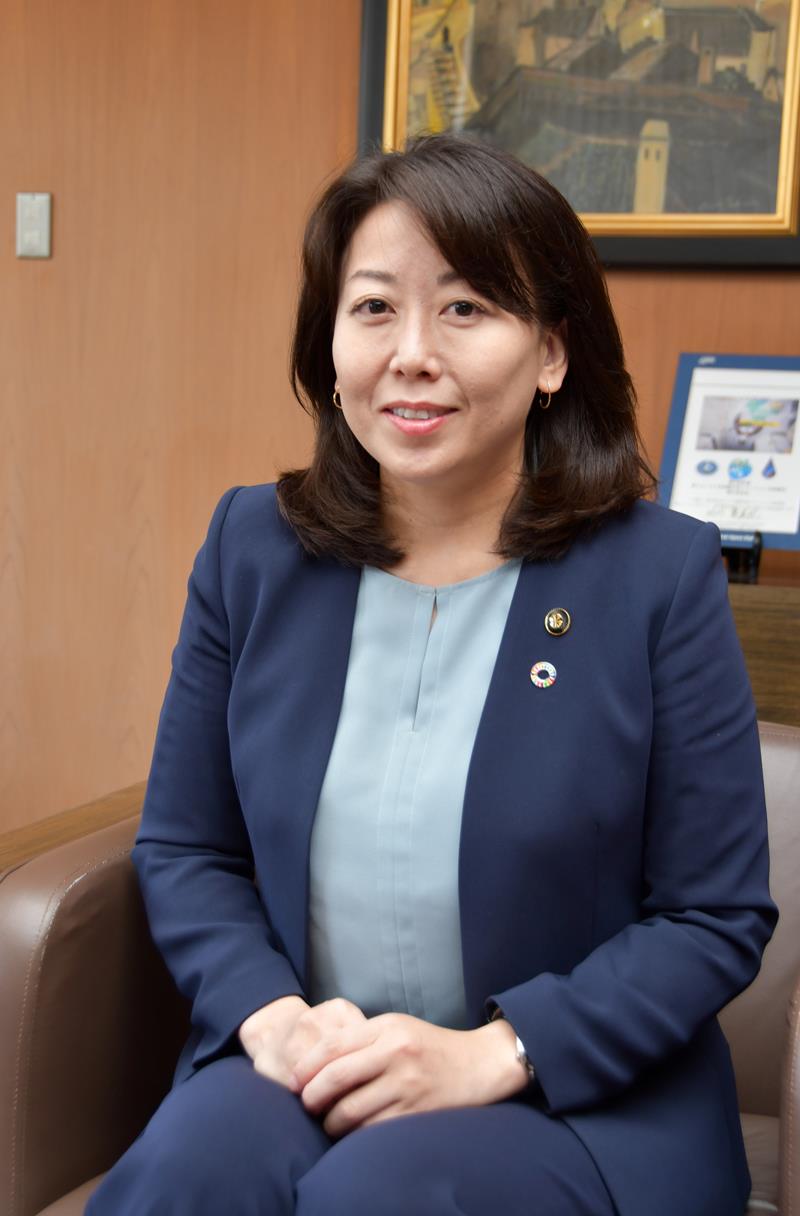インタビューに答える太田和美市長