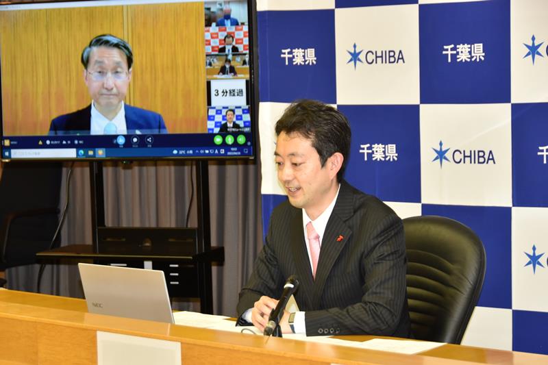 オンラインで開かれた全国知事会の会議で発言する熊谷知事＝２６日、県庁