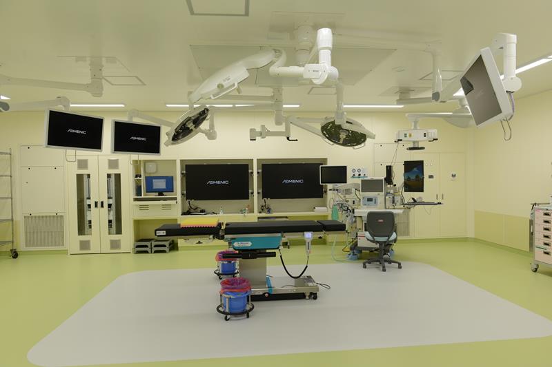 新型コロナウイルスなどの感染症に対応した新たな手術室（亀田総合病院提供）