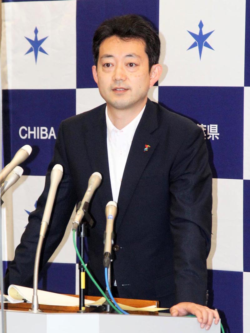 記者会見する熊谷千葉県知事＝１２日、県庁