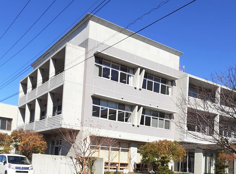 木更津看護学院が入る建物＝２月、木更津市