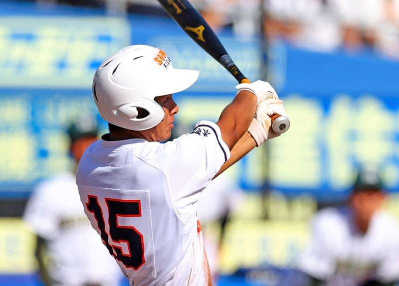 木更津総合―専大松戸 7回裏木更津総合1死二、三塁、植木が左中間に逆転2点三塁打を放つ=ZOZOマリン