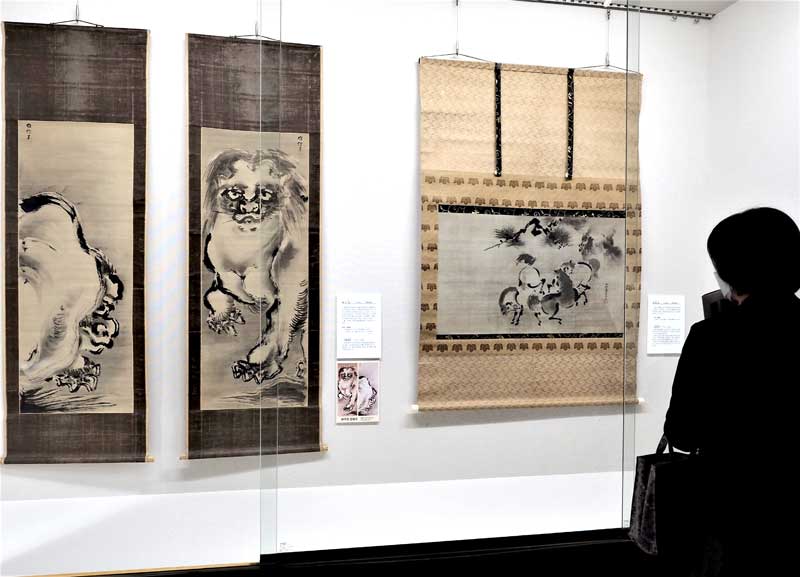 地元の美術愛好家が収集した優品が並ぶ「江戸絵画の美」展＝木更津市