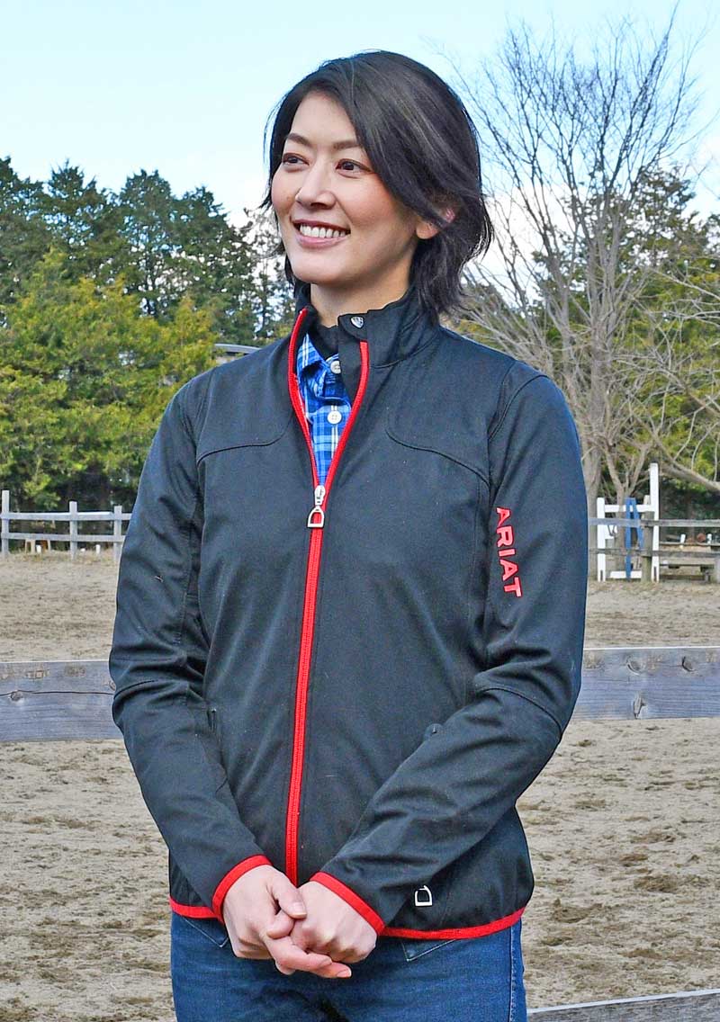 インタビューに応じる佐藤藍子さん