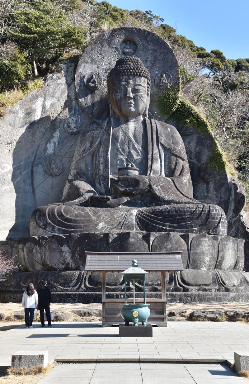 鋸山にある日本寺の大仏＝鋸南町
