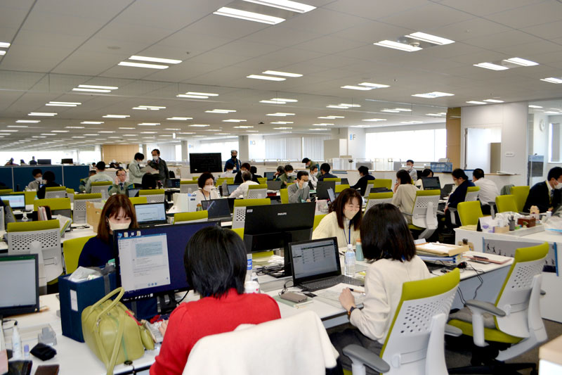 新庁舎に移転し業務を開始した市教委教育総務部＝２７日、千葉市役所新庁舎