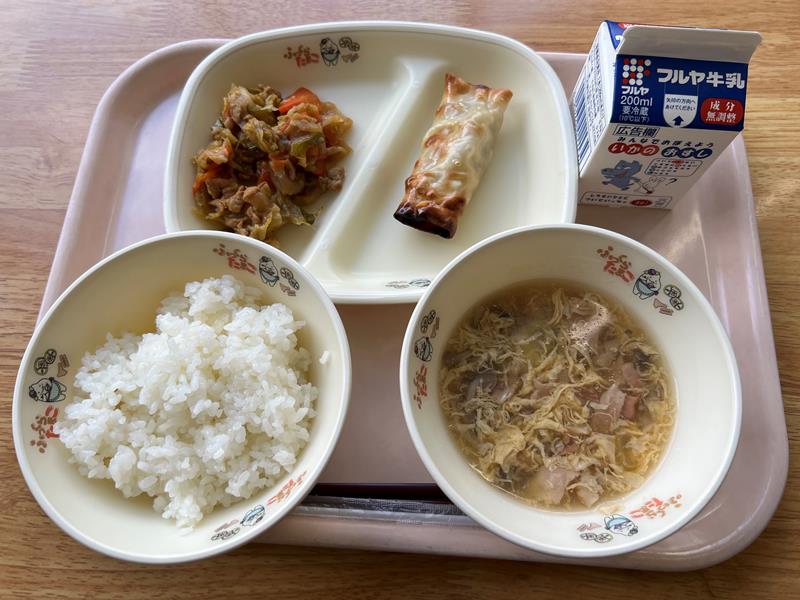 地元のシメジや卵を使った「ひらたけしめじのあったかスープ」(右下)