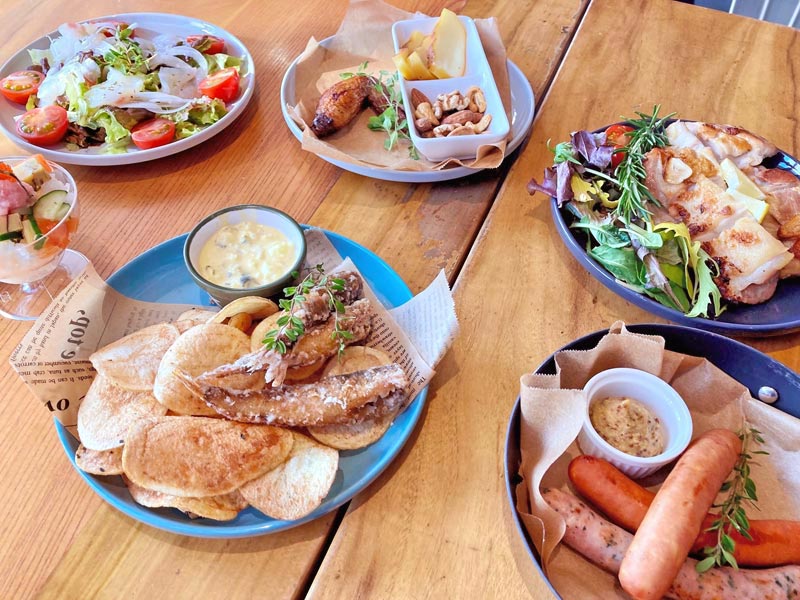 魚や野菜など地元産食材を使ったビールカフェメニュー