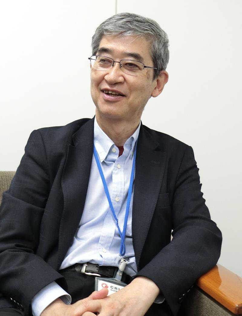 インタビューに答える松永氏＝千葉市美浜区のちばぎん総合研究所