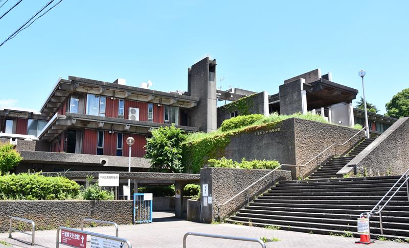 県立中央図書館の外観