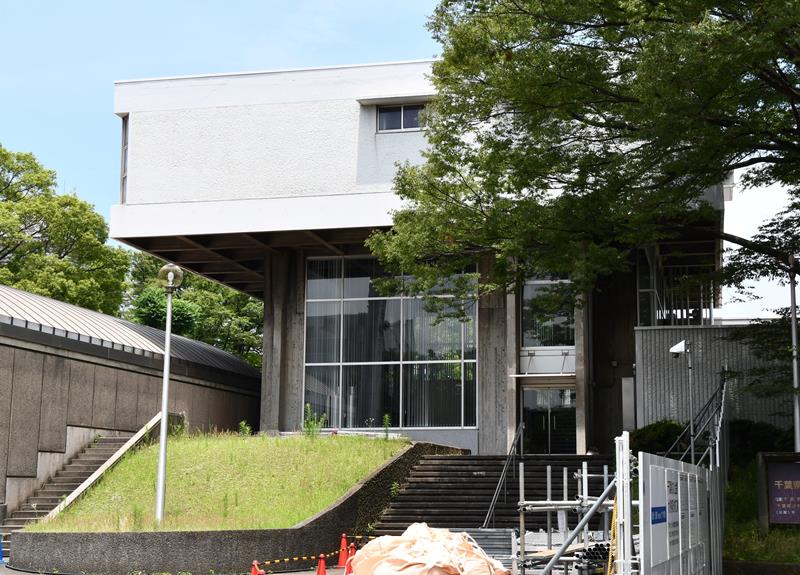 「千葉文化の森」計画で県文化会館や県立中央図書館とともに一体的に設計された聖賢堂。取り壊される予定