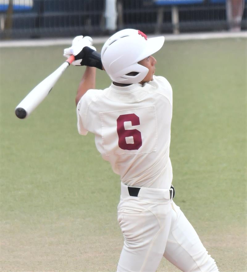 県柏－拓大紅陵　１回裏拓大紅陵１死一、二塁、ランニング３点本塁打を放つ小藤田＝ゼットエー