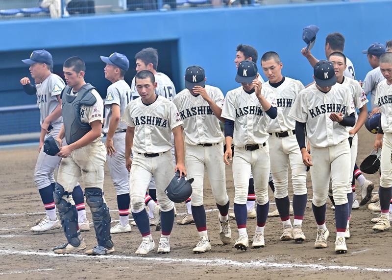 市柏―千葉商大付　奮闘した市柏ナイン＝千葉県総合ＳＣ