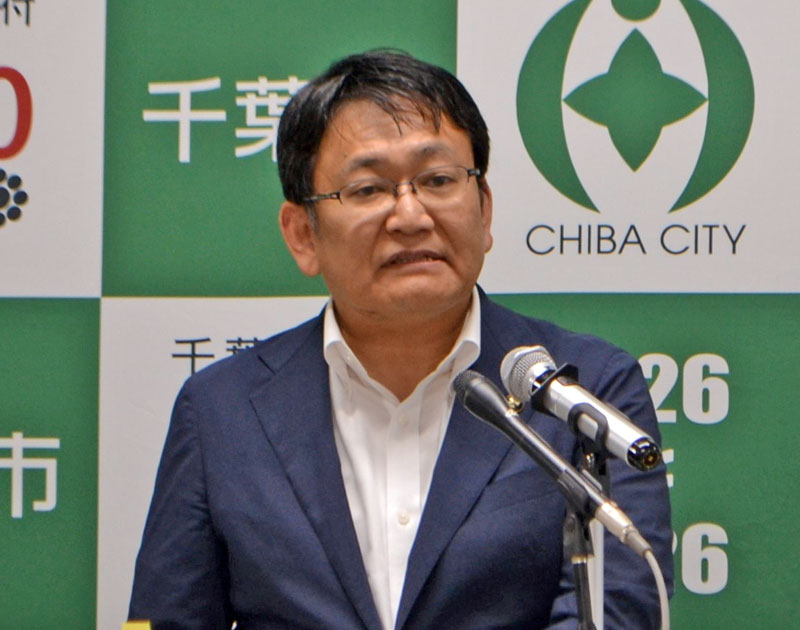 ＺＯＺＯマリンスタジアムの「あり方検討基礎調査」の結果について言及する神谷市長＝２７日、千葉市役所