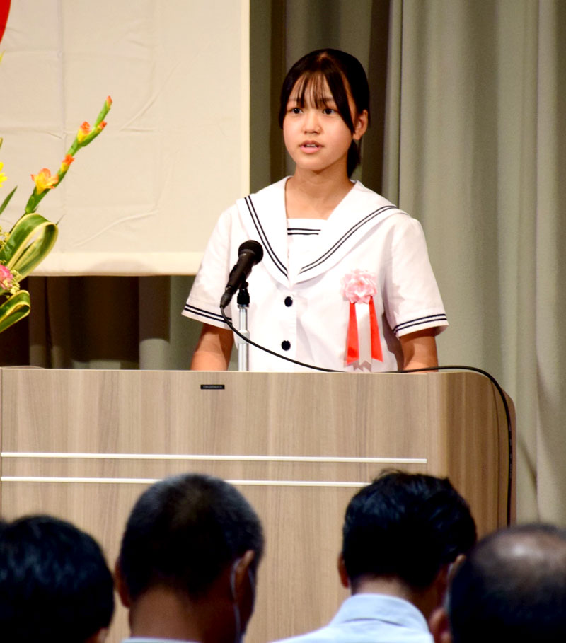 実体験を踏まえ自らの考えを発表する生徒＝長生村交流センター