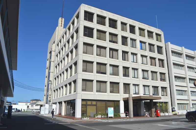 八千代市の現庁舎＝６日、同市