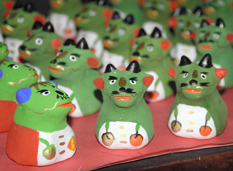 完成した辰の置物の芝原人形。縁起物展で販売する