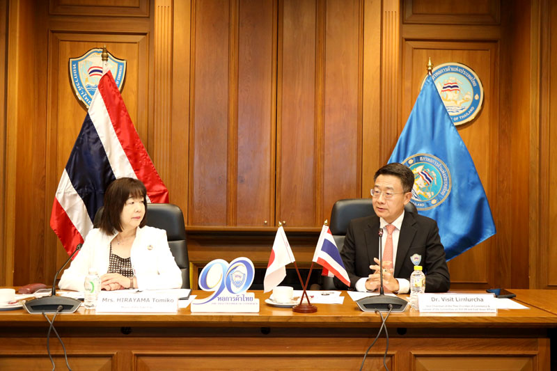 タイで農畜産物のトップセールスを行った平山町長（左）＝多古町提供