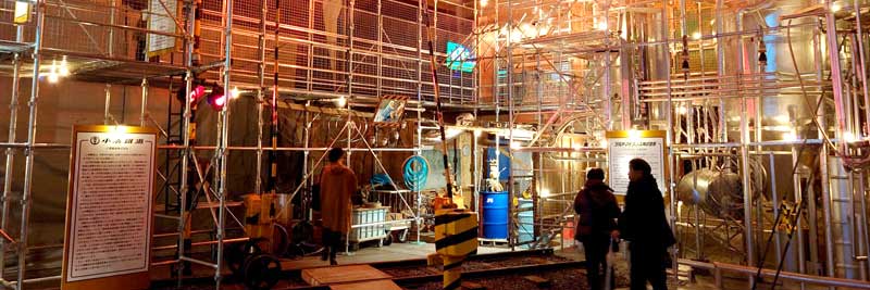 体育館に工業地帯