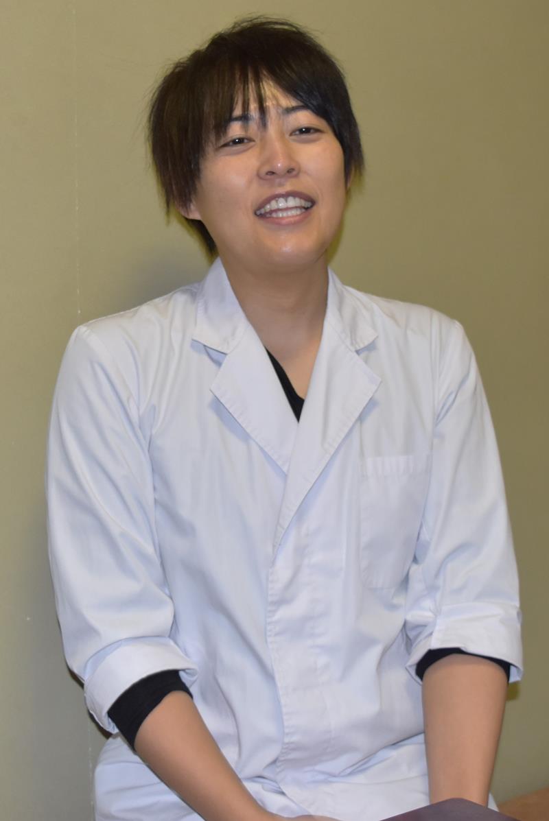 過去に給食作りで失敗した経験を振り返り「子どもたちの悲しそうに食べている顔が忘れられない。給食は最高においしくなくちゃいけない」と語る松丸さん=東京都文京区