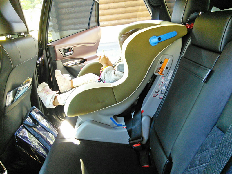 チャイルドシートを使用する子ども(写真はイメージ)