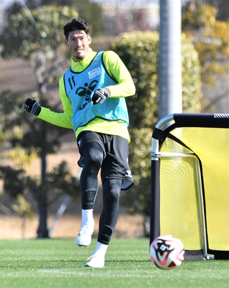 主将としてチームを引っ張るジェフ千葉の鈴木大＝千葉市内