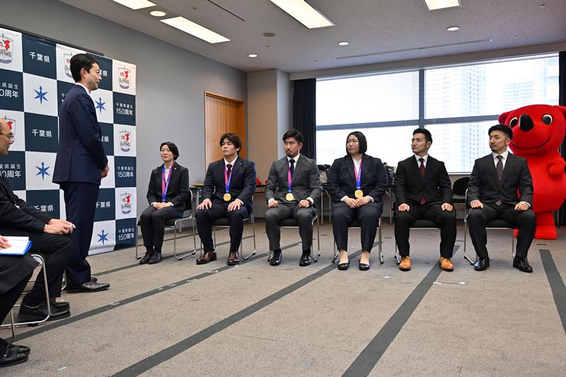 千葉県庁で行われた知事賞の表彰式＝９日