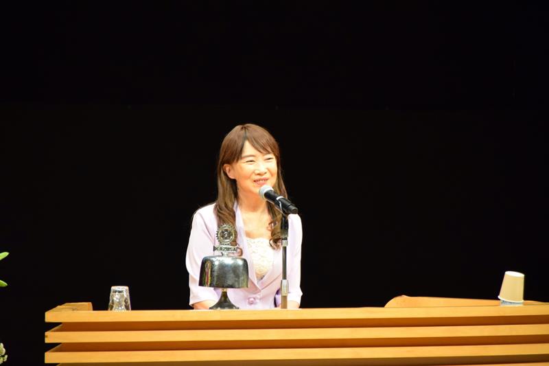 講演するアグネスさん=木更津市