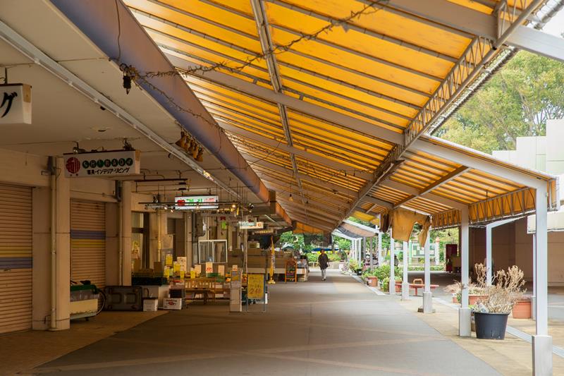 リノベーション前の花見川団地商店街（ＭＵＪＩ　ＨＯＵＳＥ提供）