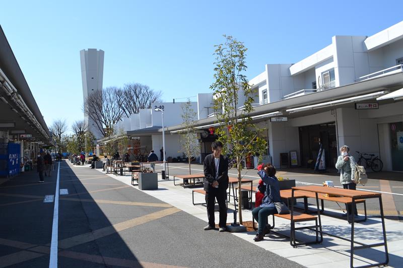 リノベーション後はアーケードがなくなり、明るく開放的になった＝１４日