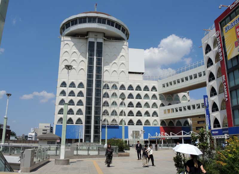 閉店後初めて内部が一般公開された旧そごう柏店本館=18日、柏市