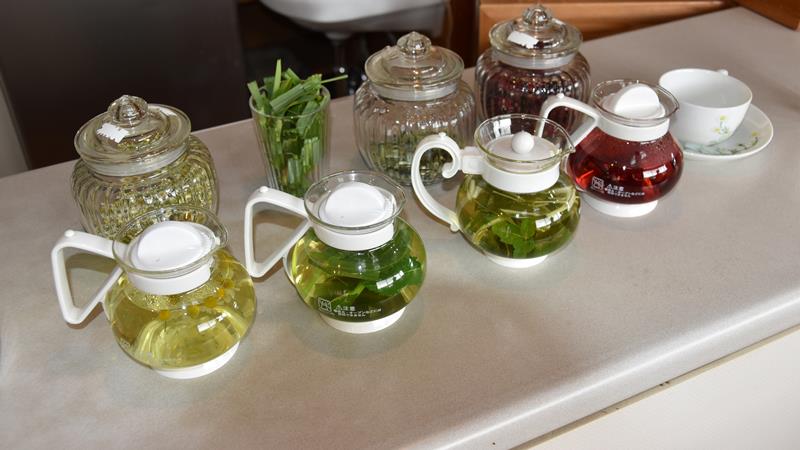 喫茶で提供される摘み立てを使ったハーブティー