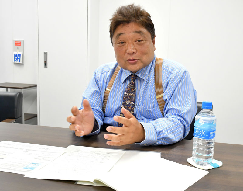 「成田空港を利用する訪日外国人に千葉の隠れた魅力を届けられるよう掘り起こしに努めたい」と語る小島社長＝成田市