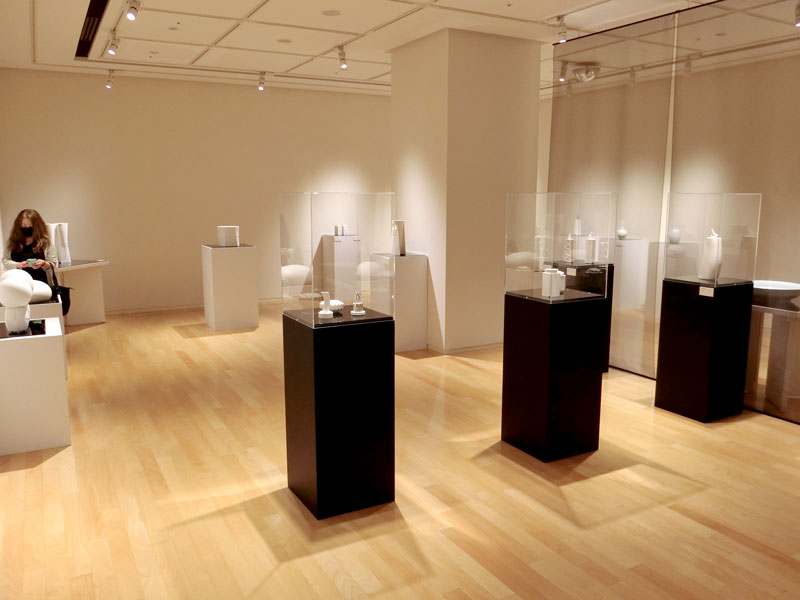 千葉ゆかりの作家の展覧会を開いてきた「ちばぎんひまわりギャラリー」の展示室