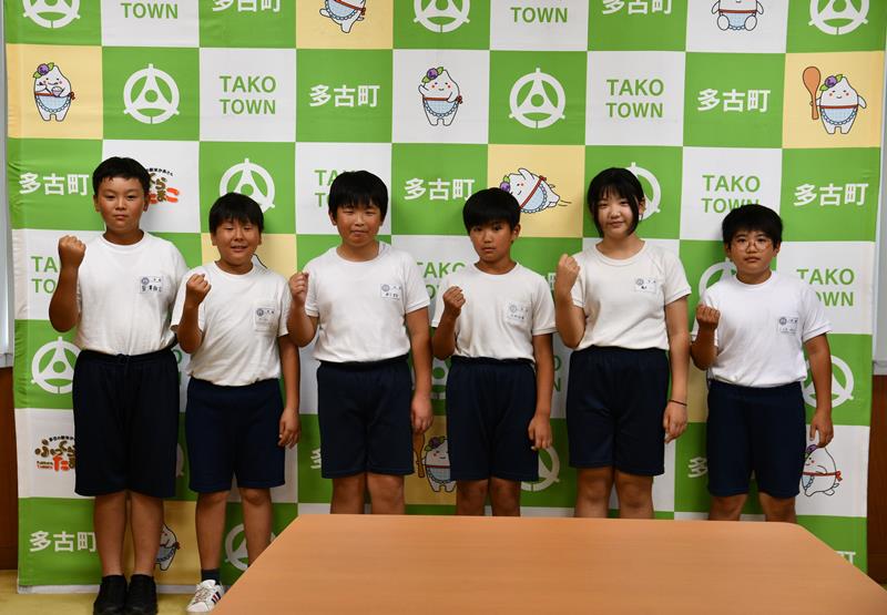 準優勝した久賀小の児童