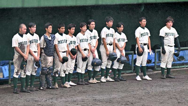 市銚子―市原緑　５年ぶりに単独出場した市原緑ナイン。左端は白鳥主将＝青葉の森