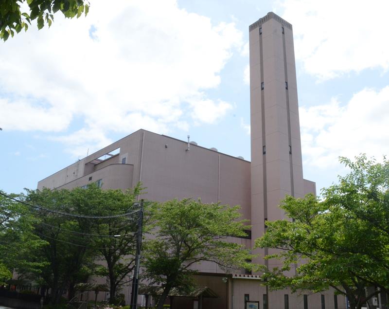 東金市外三市町環境クリーンセンターの外観＝東金市三ケ尻