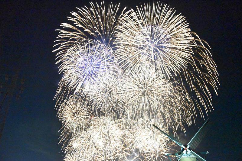 佐倉市制70周年を記念し2万70発が打ち上がった千葉県内最大級の「佐倉花火フェスタ2024」=3日、佐倉市