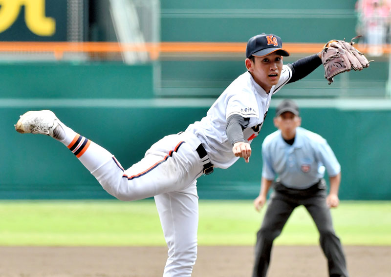 神村学園戦に先発し力投する木更津総合の千葉=甲子園