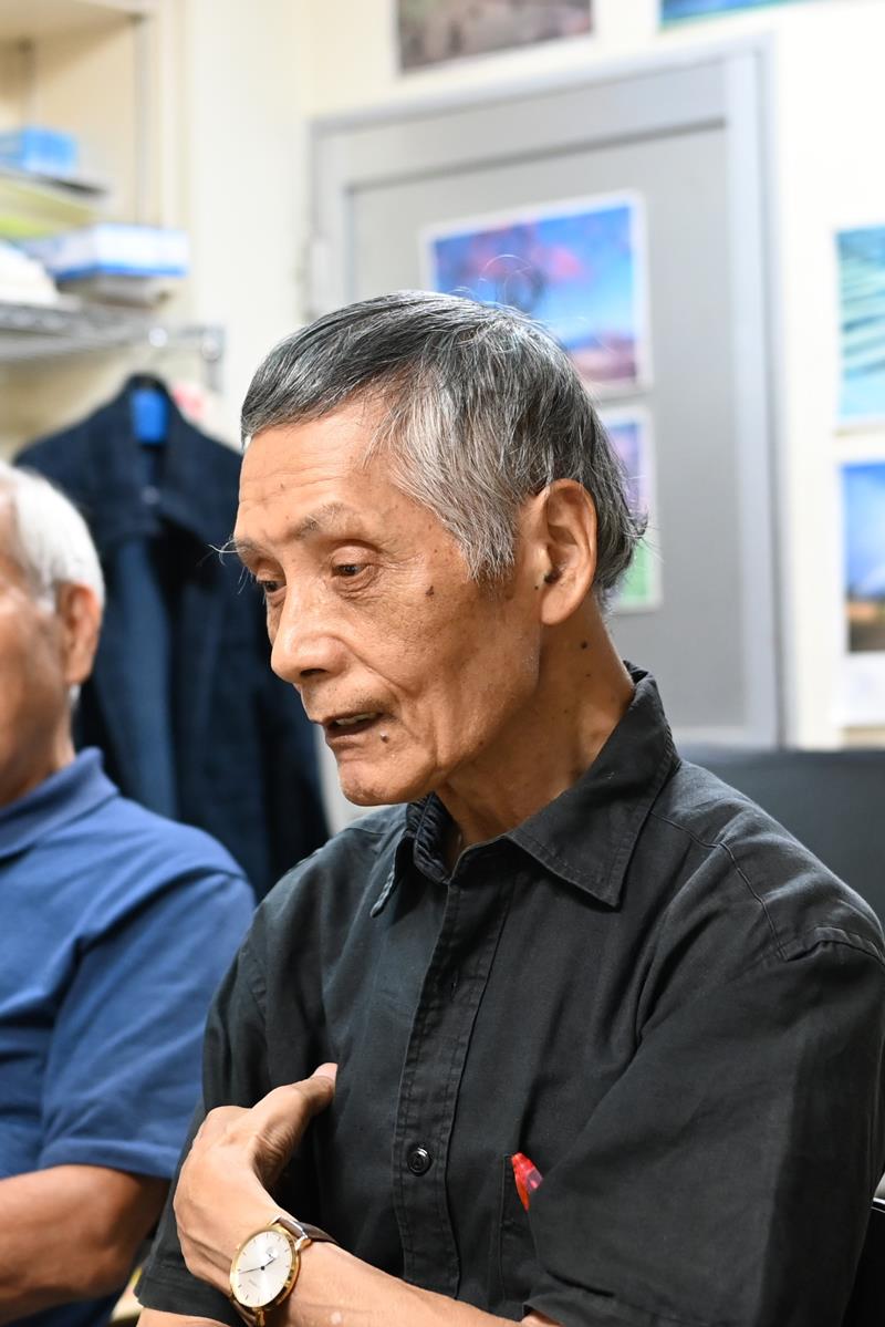 妻が元兵士の父の暴力に苦しんだと話す男性=12日、松戸市