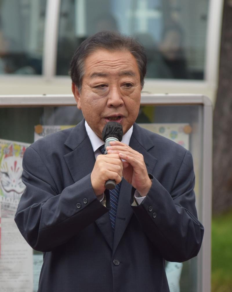 演説する立憲民主党の野田代表＝２５日、船橋市