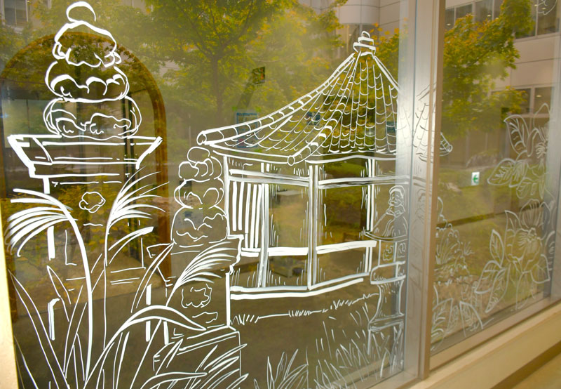 ファーンさんが窓ガラスに描いたイラスト