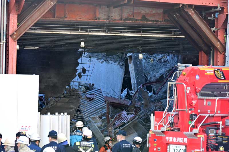 崩落事故が起こった解体工事現場=9日午前10時50分、千葉市中央区富士見1