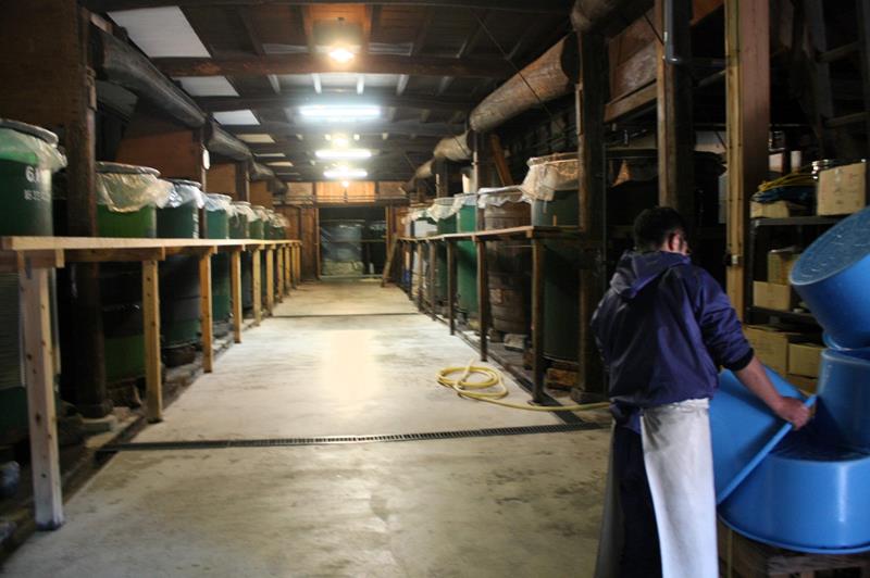 幕末に建築された本蔵で、今も酒造りが行われている