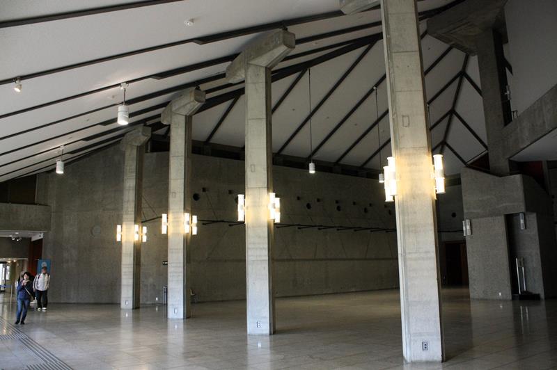 大きな傾斜屋根が特徴の第7展示室=千葉市中央区