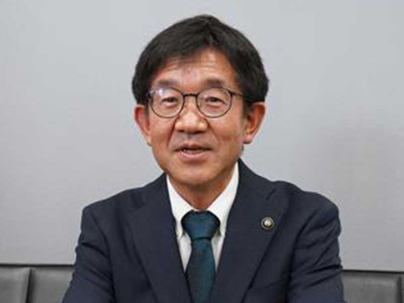 越川信一氏