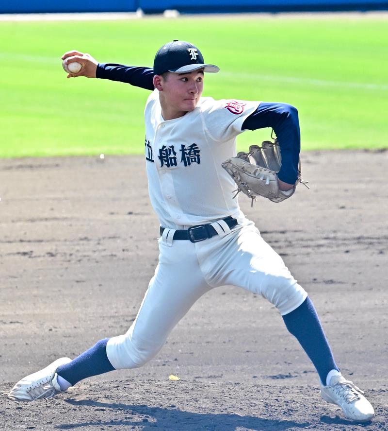 ５回途中、３番手として登板した市船橋・島田＝県総合ＳＣ