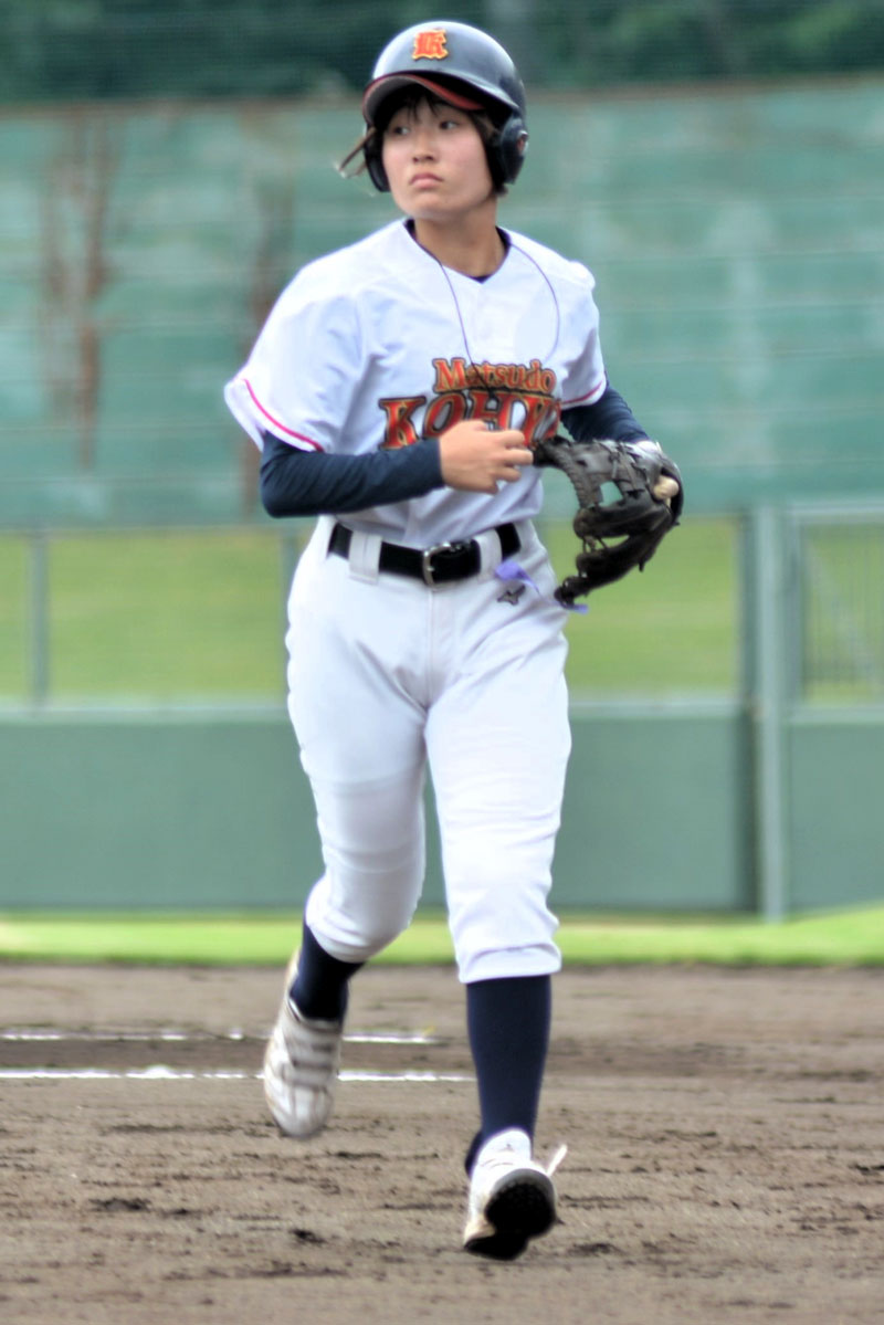 記録員としてベンチに入った松戸向陽の宮本さん=青葉の森